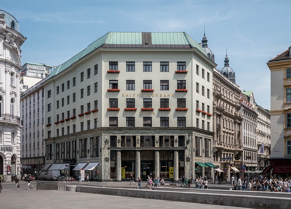 modern architecture quiz: Building in Vienna, Austria. Photo by Thomas Ledl via Wikimedia Commons (CC BY-SA 4.0).