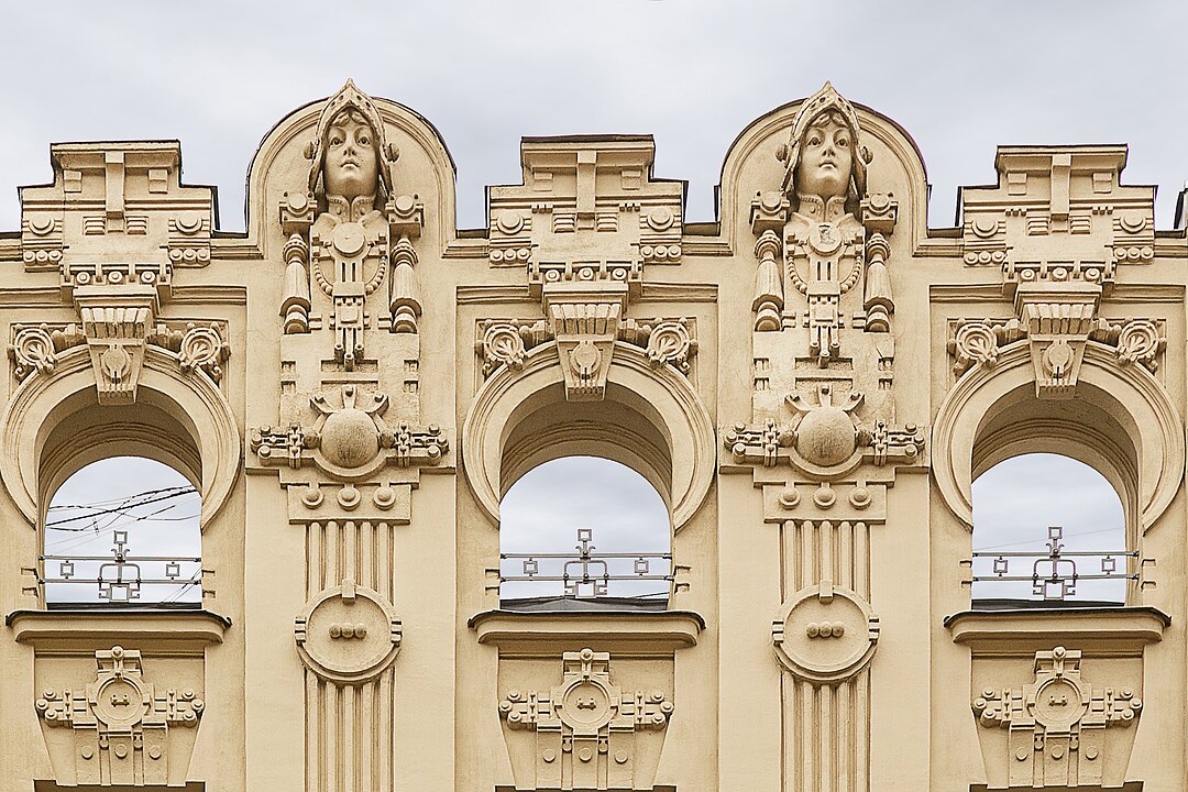 art nouveau buildings M. Eisenstein, Building on Albert Street 2a, Photo by Dan RaizPhoto via Wikimedia Commons (CC BY-SA 4.0).