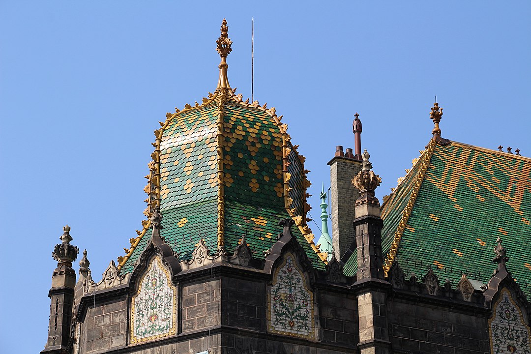 Art Nouveau buildings Ödön Lechner, Museum of Applied Arts, 1893-1896, Budapest, Hungary. Photo by Fred Romero via Wikimedia Commons (CC BY 2.0).