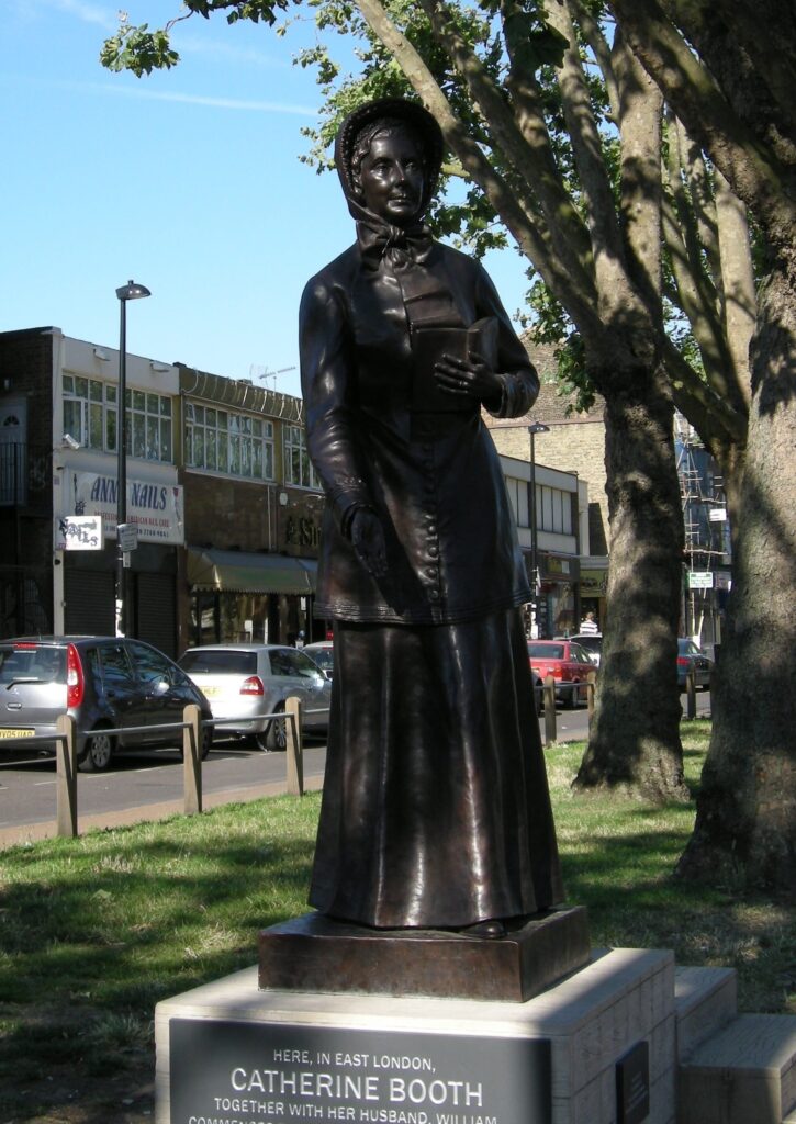 London statues: George Edward Wade, Catherine Booth, 2015, London, UK. Photo by GrindtXX via Wikimedia Commons (CC BY-SA 4.0).
