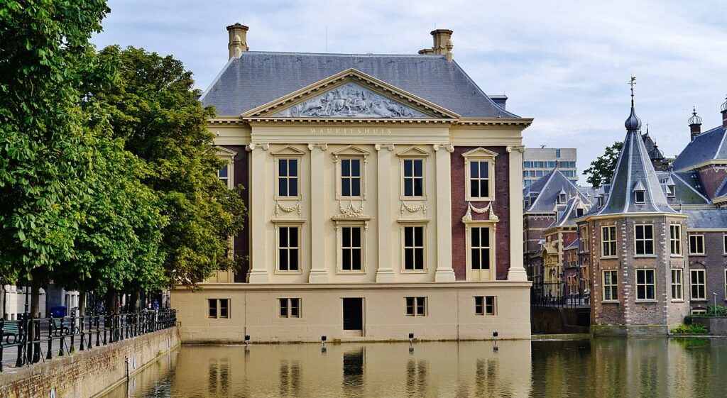 View of Delft: View of the Mauritshuis museum. Photograph by Zairon via Wikimedia Commons (CC BY-SA 4.0). 