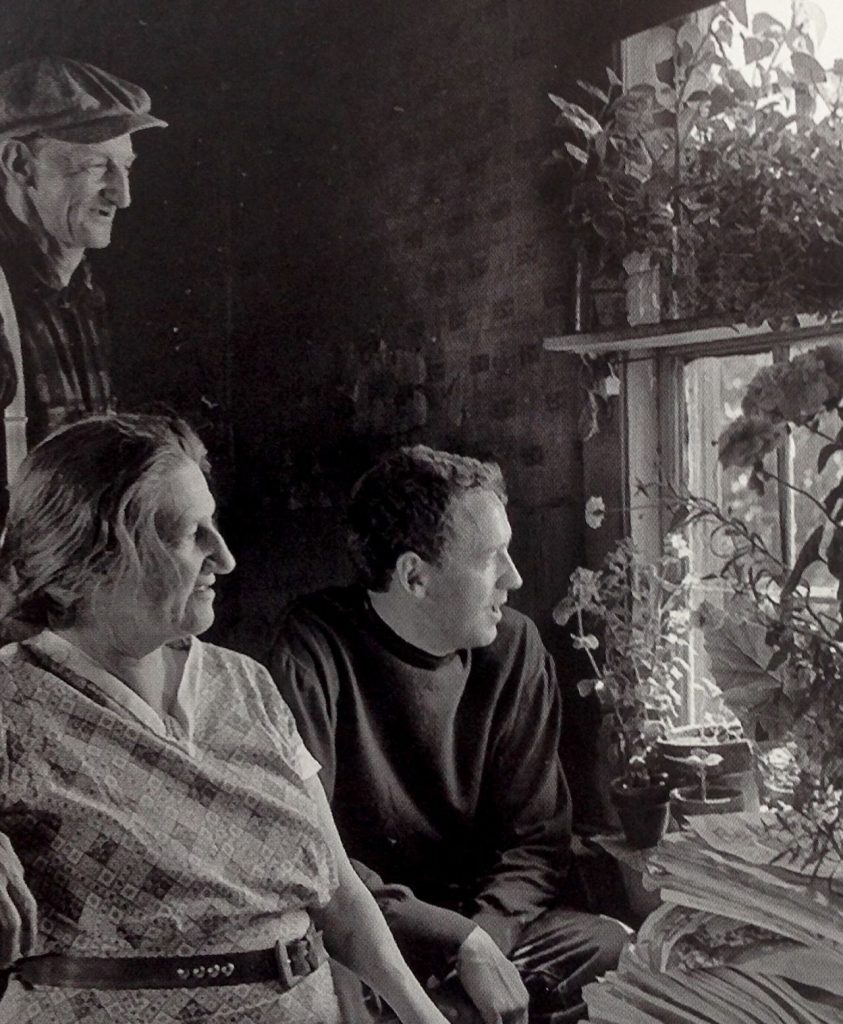 Andrew Wyeth: Andrew Wyeth with Anna Christina Olson and her brother Alvaro at their farmhouse in Cushing, MN, USA.
