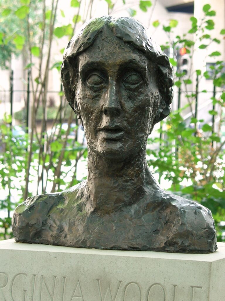 London statues: Stephen Tomlin, Virginia Woolf, 2004, London, UK. Art Site.
